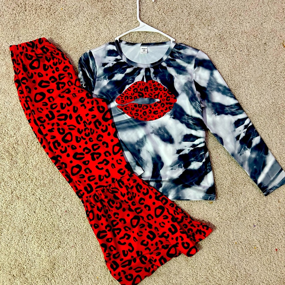 Girls shein outfit, bell bottoms and long sleeve shirt. Never worn